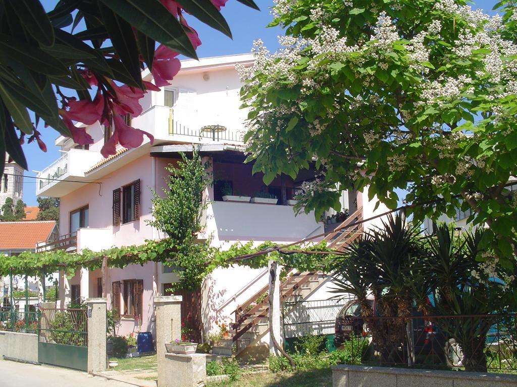 Apartments Ana&Neso باكوشتاني المظهر الخارجي الصورة