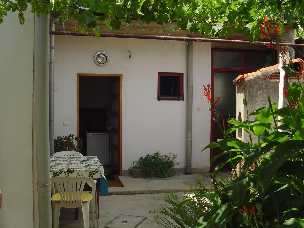 Apartments Ana&Neso باكوشتاني الغرفة الصورة