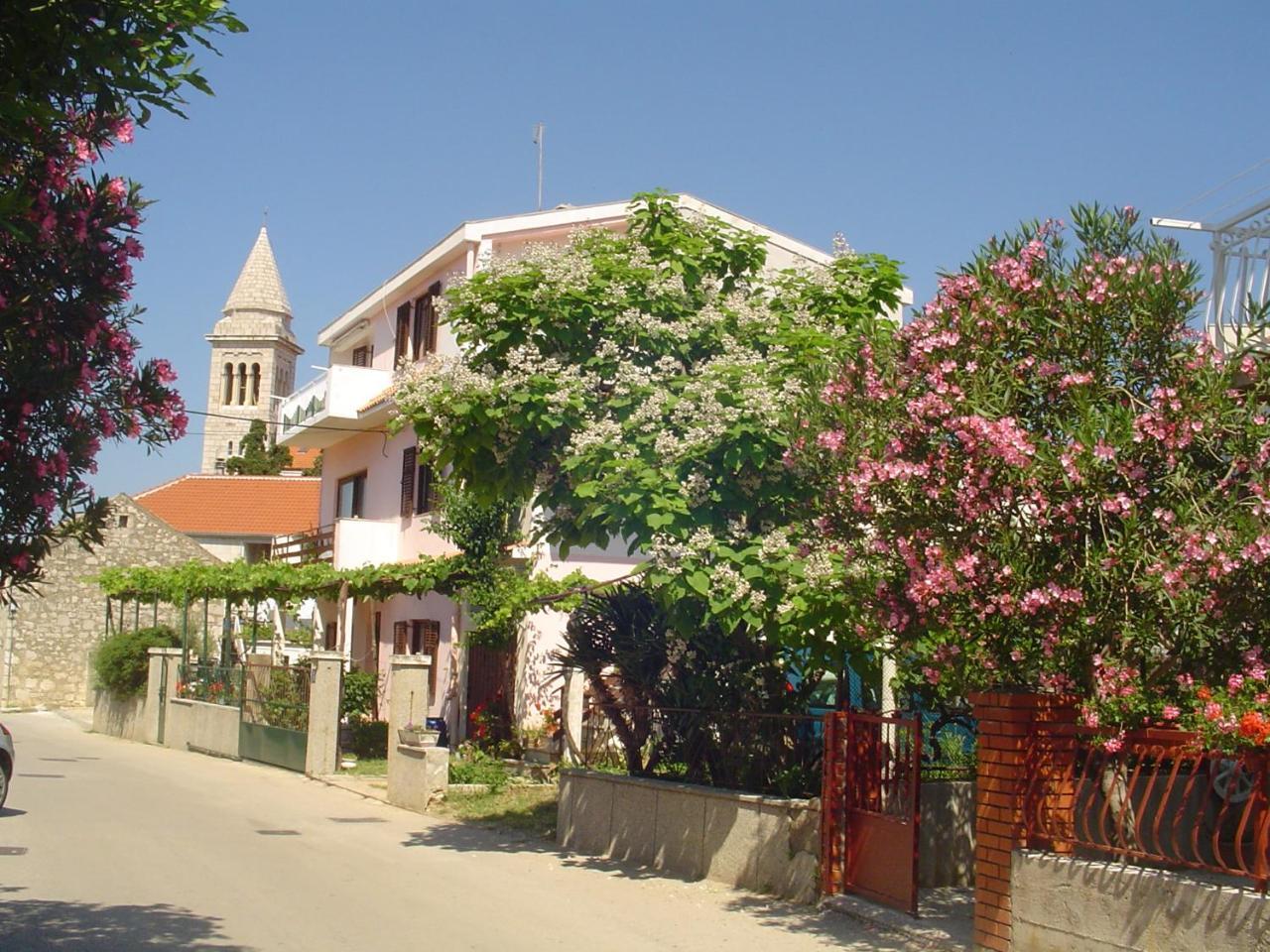 Apartments Ana&Neso باكوشتاني المظهر الخارجي الصورة